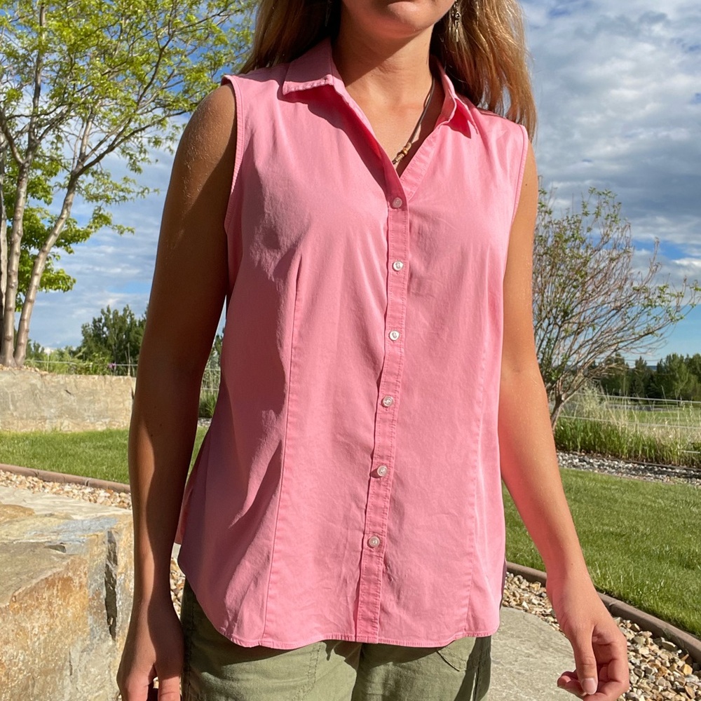 Pink sleeveless button down classic top